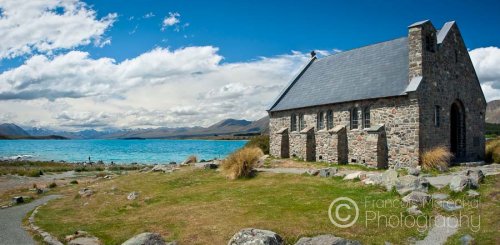 Situated on the shores of Lake Tekapo is the Church of the Good Shepherd. The church is arguably one of the most photographed in New Zealand, and features an altar window that frames stunning views of the lake and mountains.