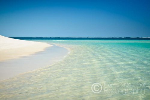 Turquoise bay lives up to its name with its crystal clear waters. A favorite among the Cape Range National Park visitors, the beach is only 50 meters from the Ningaloo Reef. It is best visited early in the morning while still deserted.